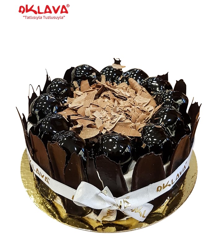 Profiterollü Pasta Oklava Pastanesi